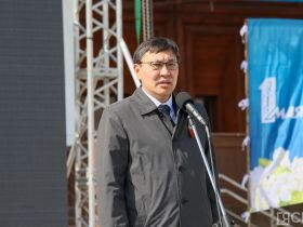 Фоторепортаж: трудовые династии и заслуженных работников Якутии чествовали 1 мая