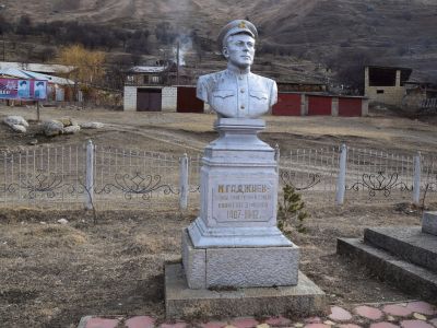 Памятник Герою Советского Союза М.Гаджиеву