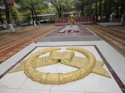 Братская могила 803 советских воинов, погибших в боях с фашистскими захватчиками