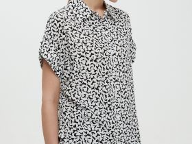 Блузка свободного силуэта с коротким рукавом