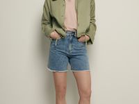 Джинсовые шорты с открытым срезом