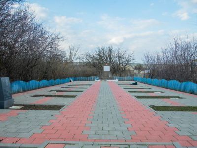 Братская могила советских воинов, погибших в период Сталинградской битвы