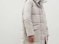 Утепленное пальто с капюшоном