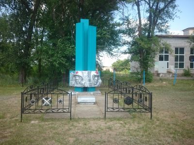 Братская могила милиционеров, погибших в бою с белобандитами