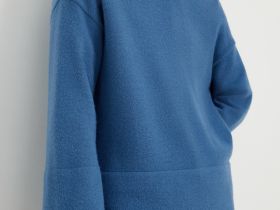 Джемпер свободного силуэта с широкими рукавами