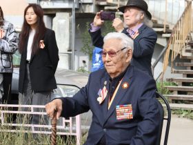 В Якутске поздравили ветеранов с 80-летием окончания Второй мировой войны