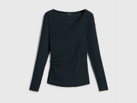 Лонгслив с драпировкой и асимметричным вырезом, Черный