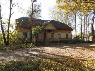 Дом, где размещалась дирекция совхоза «Лонница» – одного из первых совхозов в губернии, 1918 г.