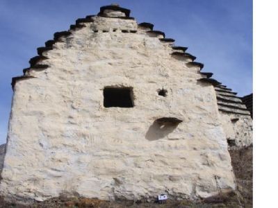 Склеп наземный с двухскатной ступенчатой кровлей 15