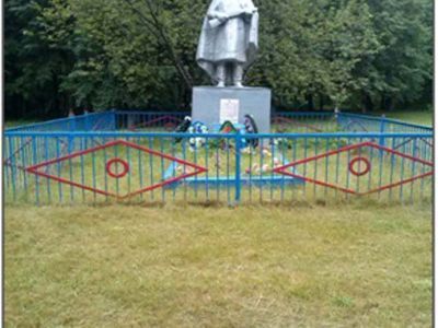 Братская могила 18 советских воинов, погибших  в 1943 г. в боях с немецко-фашистскими захватчиками