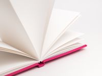 Скетчбук для графики и маркеров Малевичъ "Bristol Touch" 14х14 см 40 л 180 г, малиновый