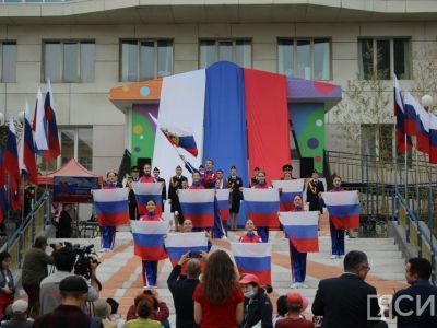 В День флага России якутяне собрали гуманитарную помощь жителям Курской области