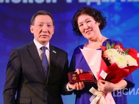 Государственные награды вручили работникам культуры Якутии