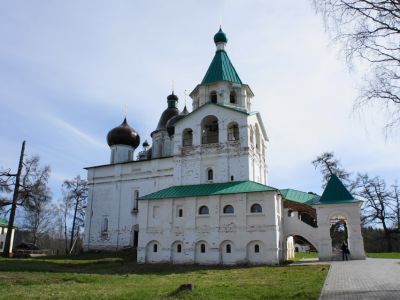 Нижний ярус колокольни