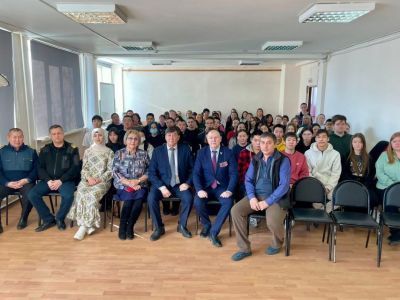 Валерий Лютый встретился с коллективом и студентами Жатайского техникума