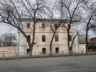 Трехэтажный основной дом