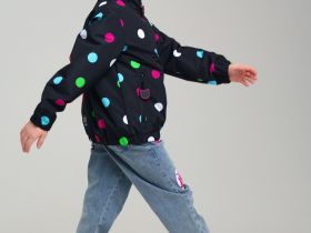 Куртка текстильная с полиуретановым покрытием для девочек (ветровка)