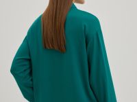 Блузка свободного силуэта с отложным воротником