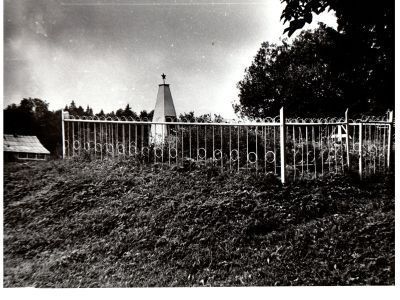 Братская могила советских воинов, павших в боях с фашистами