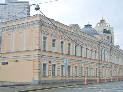 Городская усадьба Грачевых, XIX в. Главный дом, 1816 г., 1869 г., 1885-1887 гг., архитекторы П.П.Зыков, Г.А.Кайзер