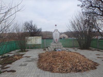 Братская могила советских воинов, погибших в период Сталинградской битвы