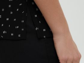 Блузка с коротким рукавом и отложным воротником