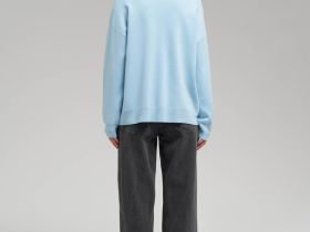 Легкий базовый джемпер свободного кроя