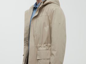 Ветровка из хлопка с капюшоном