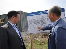 Айсен Николаев проверил ход газификации и строительство водопровода в Бердигестяхе