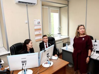 Герой России Игорь Юргин прошёл стажировку в центре «Мои документы»