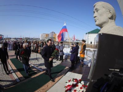 В Намском районе почтили память государственного деятеля Якутии Ильи Винокурова