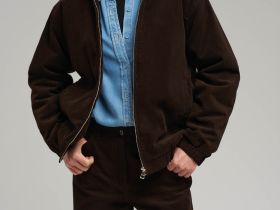 Легкий бомбер из вельвета с искусственным утеплителем