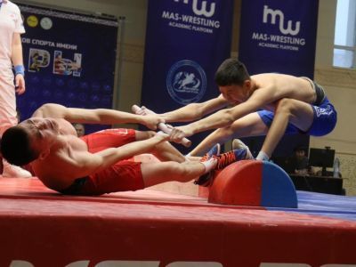 Мегино-Кангаласский и Амгинский районы вышли в финал Кубка Федерации по мас-рестлингу