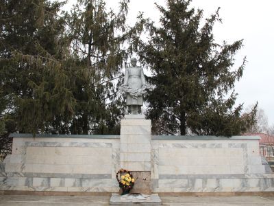 Братская могила воинов, погибших в годы гражданской войны