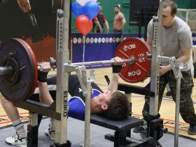 Более ста спортсменов собрал чемпионат Якутии по пауэрлифтингу