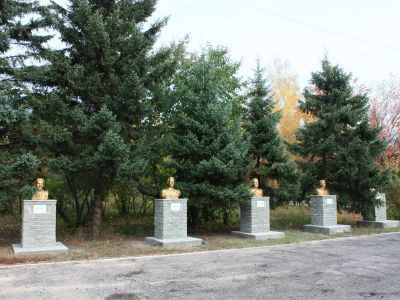 Бюсты Героев Советского Союза, участников Великой Отечественной войны (1941-1945 гг.)