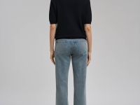 Легкий джемпер полуприлегающего кроя с коротким рукавом