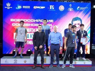 Якутский борец Николай Охлопков завоевал золотую медаль всероссийского турнира