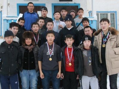 Мужчины воспитываются на помосте