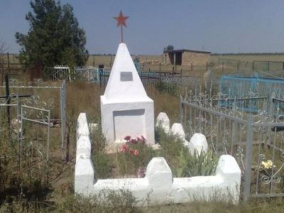 Могила старшего лейтенанта К.И.Мельника