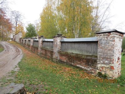 Прясло крепостной стены Ивановского монастыря между Круглой башней и Святыми вратами