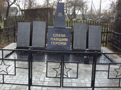 Братская могила воинов Советской Армии, погибших в 1944 г.