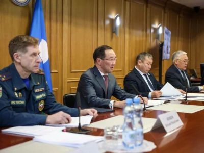 Глава Якутии провел совещание по подготовке к паводкам и пожароопасному сезону 2025 года