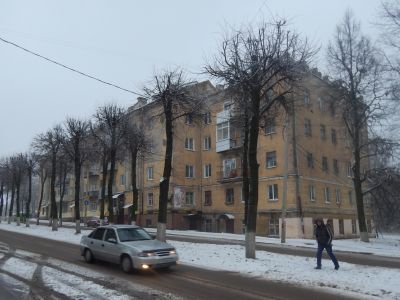 Дом, в котором в 1931-1935 гг. жил дважды Герой Советского Союза маршал Малиновский Родион Яковлевич. Установлена мемориальная доска