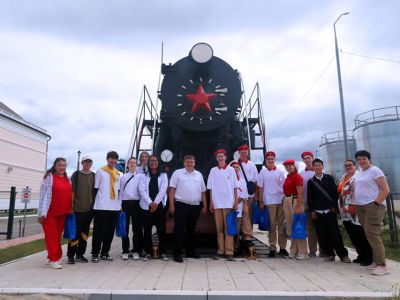 Московские школьники передали памятный костыль строителям железной дороги Якутск – Магадан