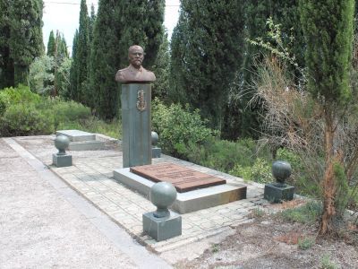 Могила русского металлурга и изобретателя Д.К.Чернова