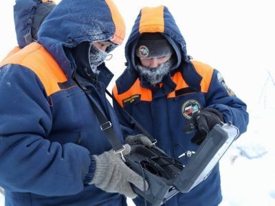 В Якутии обнаружено тело второго мужчины, погибшего при провале трактора под лед