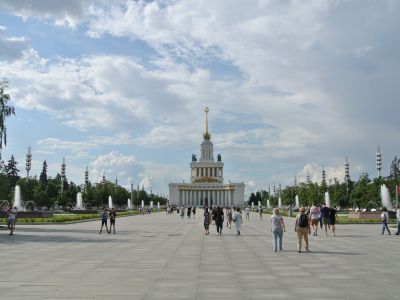 Фонтаны центральной аллеи (14 фонтанов)