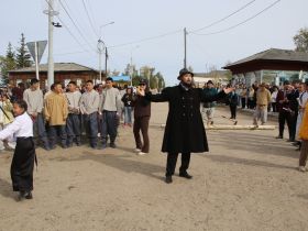 Вилюйск преображается: в День города на набережной «Поющие пески» зазвучала новая музыка