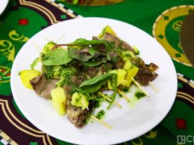 «Вкус хомуса»: в Якутске прошел необычный гастро-культурный вечер